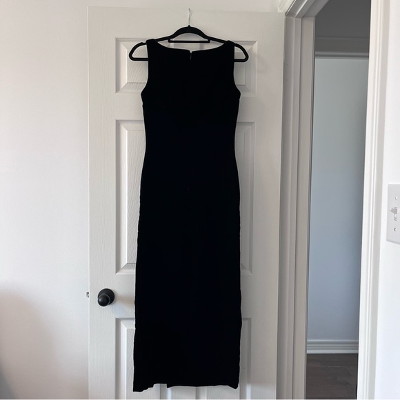 Sleeveless black velvet A.J. Bari evening dress, size 6. - Picture 2 of 3